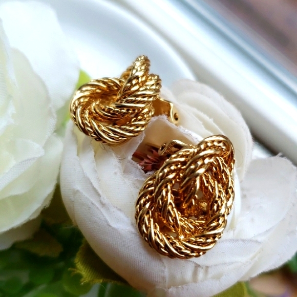 Vintage Designer Grosse (Dior) Germany 14k Gold Triple Braided Not Clip Earrings - Picture 8 of 11